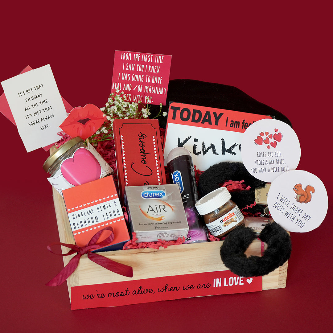 Kinky Hamper